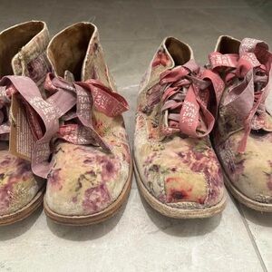 🌸 ISO 🌸 Magnolia Pearl Velvet Floral Lace Up Boots - Pink and Cream